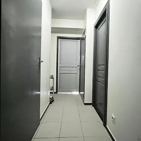 Bleu Courant - T4 Avec Balcon Vue Courant アパート *