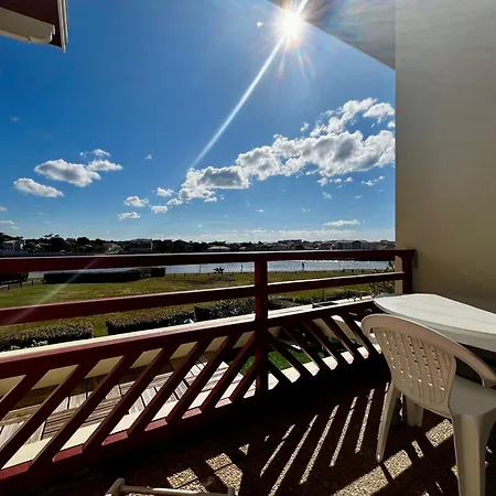 Bleu Courant - T4 Avec Balcon Vue Courant アパート